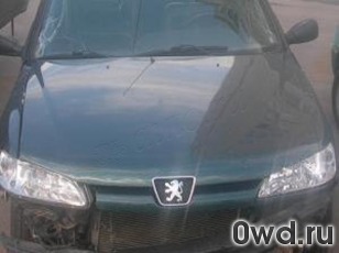 Битый автомобиль Peugeot 306