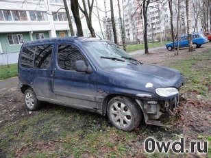 Битый автомобиль Peugeot Partner