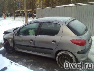 Битый автомобиль Peugeot 206