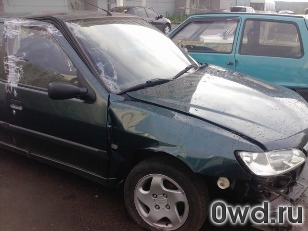 Битый автомобиль Peugeot 306